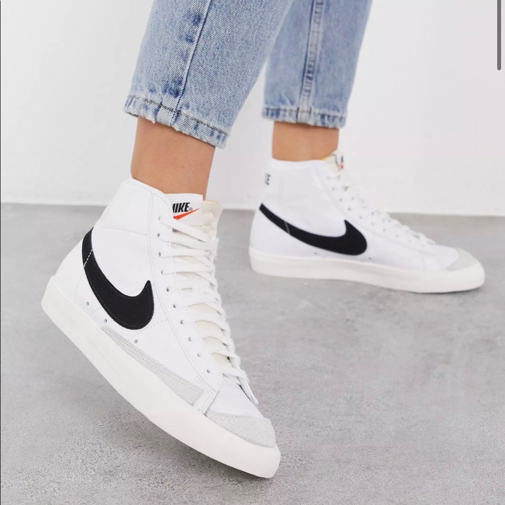 Nike Women’s Blazer mid ‘77 VNTG sneakers